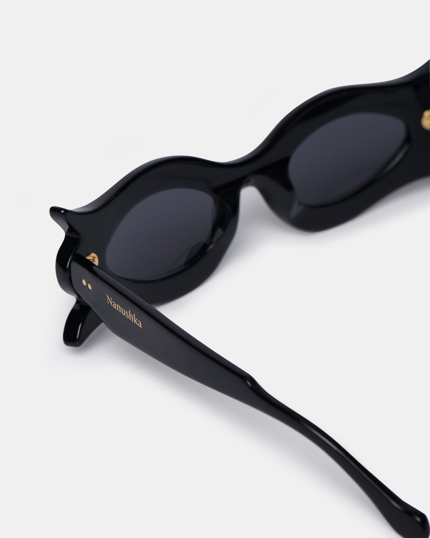 Tully - Bio-Plastic Floral-Shaped Sunglasses - Black