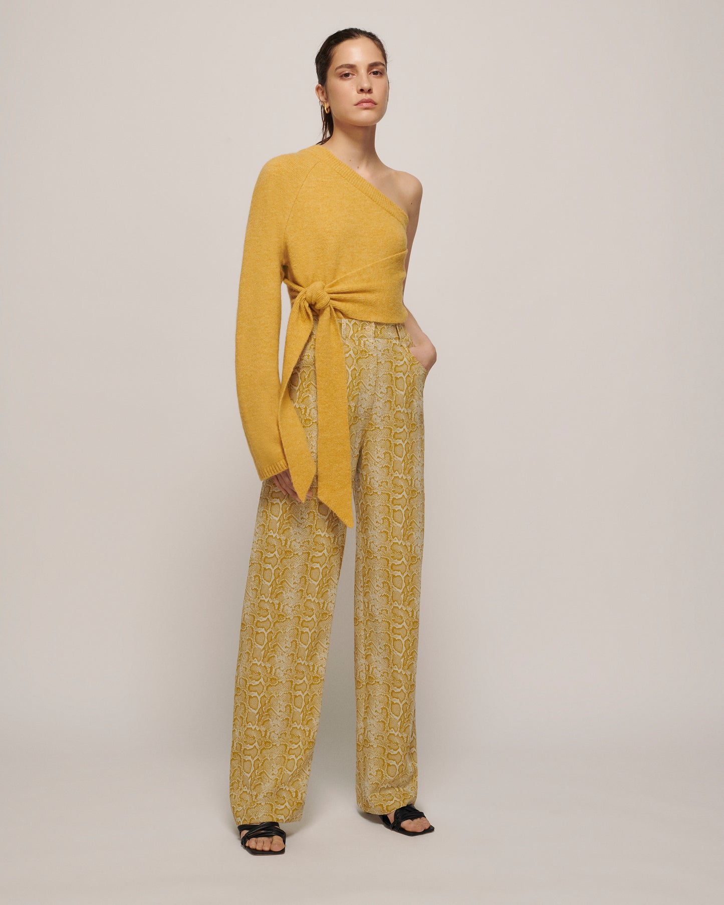 Cleto - One Shoulder Knit - Yellow