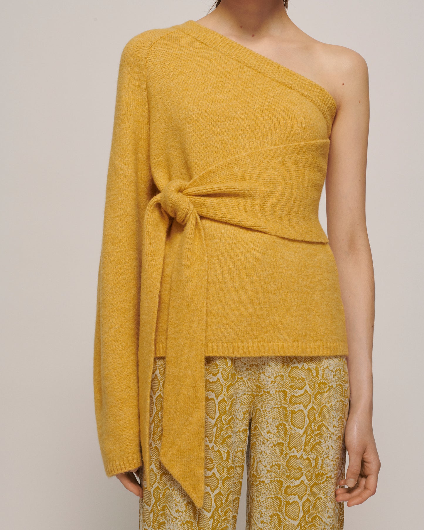 Cleto - One Shoulder Knit - Yellow